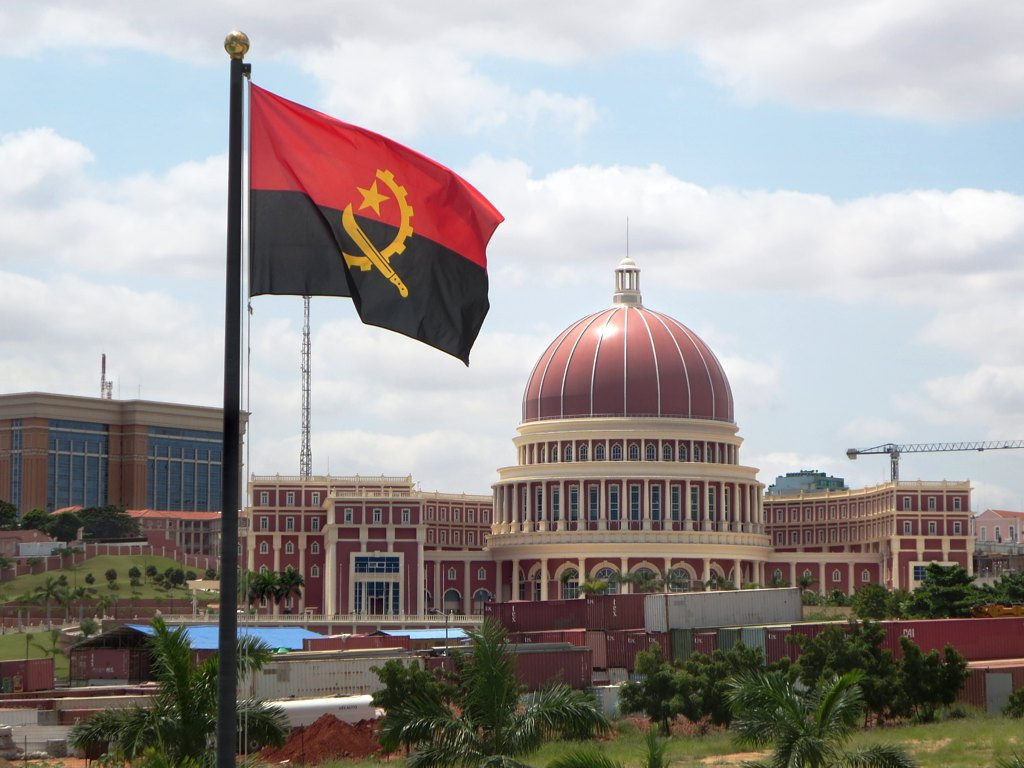 30 MAI Angola E O Futuro Caminhos Da Hist ria E Trilhos Do Presente